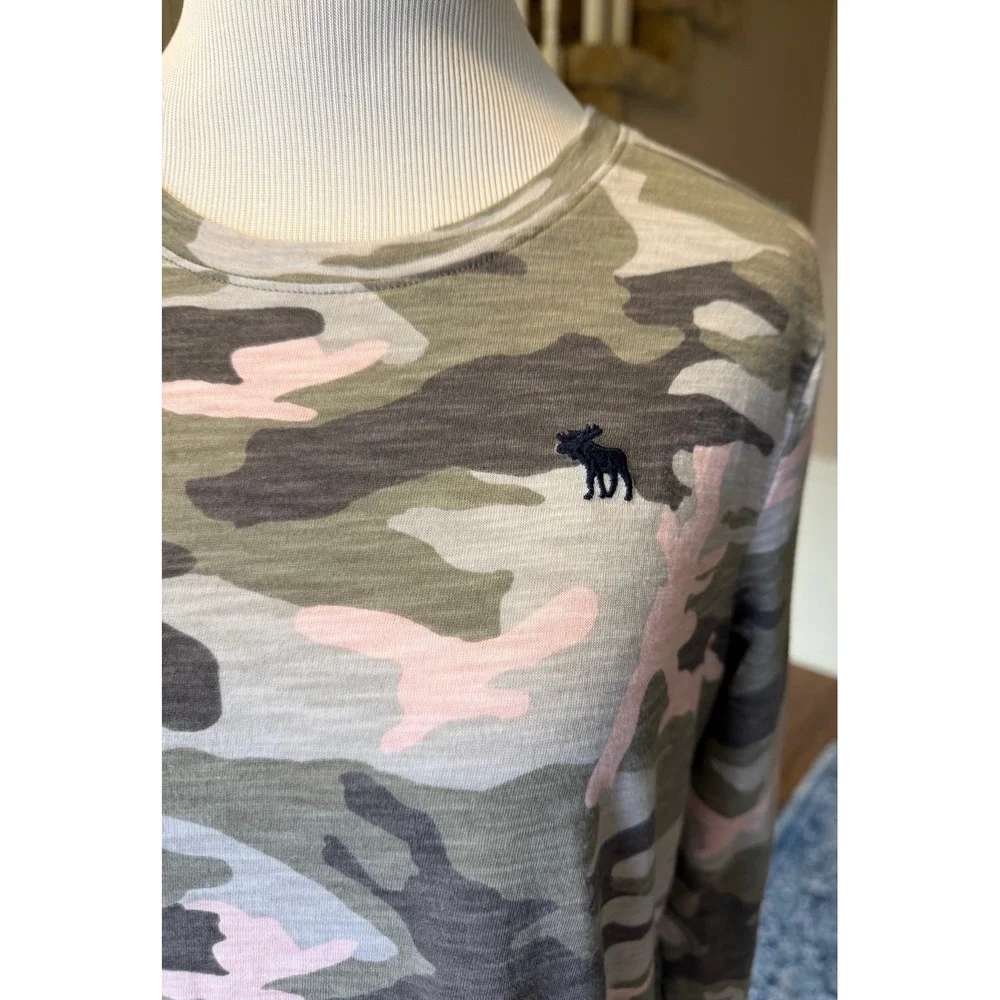 Abercrombie Kids Girls Camouflage Long Sleeve T-Shirt Pink Gray Size 15 16 (XL)
